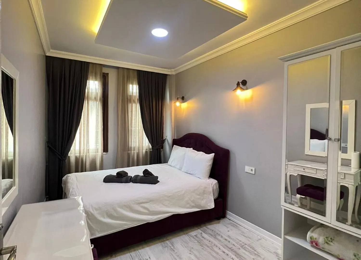 Taksim Cmlm Suit Istanbul Turkey